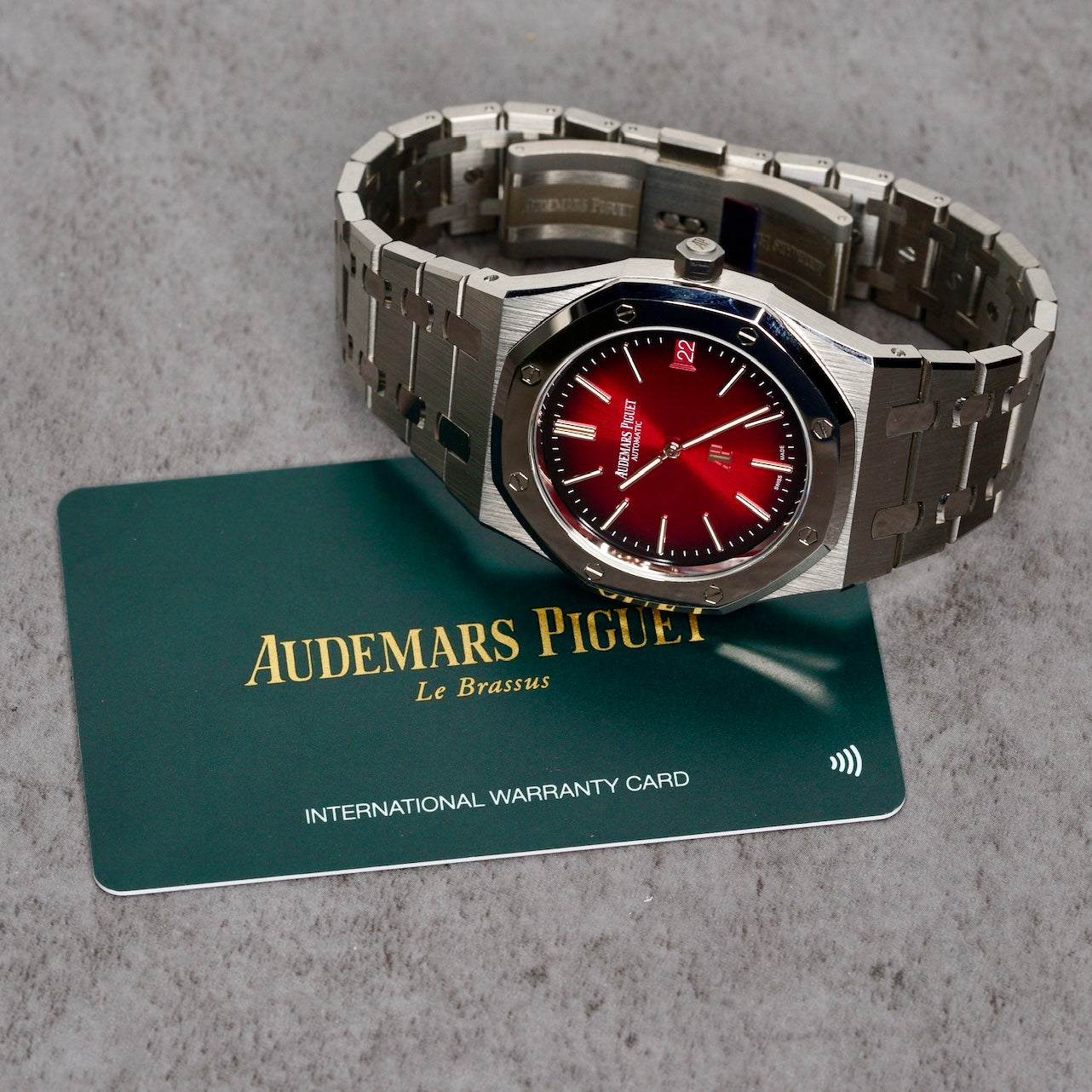Audemars Piguet NEW 2026 Royal Oak “BURGUNDY” Jumbo Extra-thin Titanium 39mm