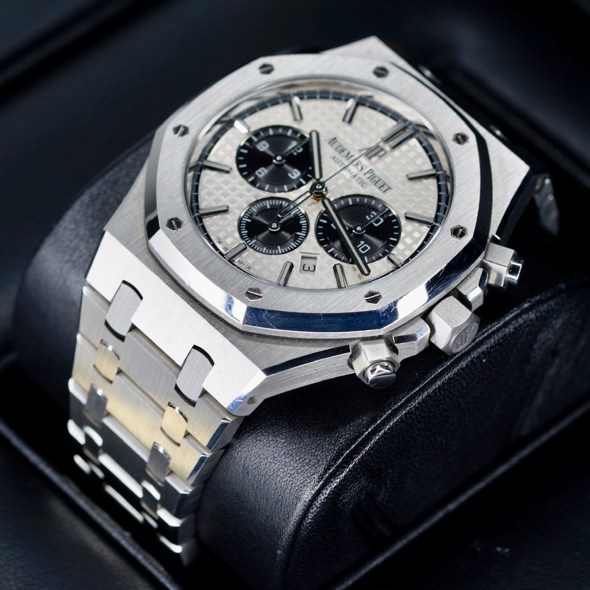 Audemars Piguet Royal Oak 26331ST.OO.1220ST.03 “PANDA” White Dial Black Sub Dials Stainless Steel 41mm