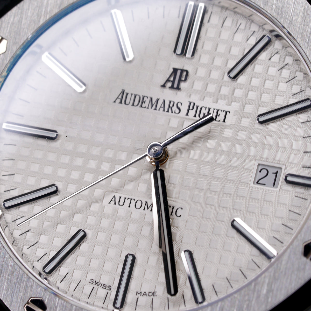 Audemars Piguet Royal Oak 15400ST.OO.1220ST.02 “WHITE OAK” White Dial Stainless Steel 41mm 2016