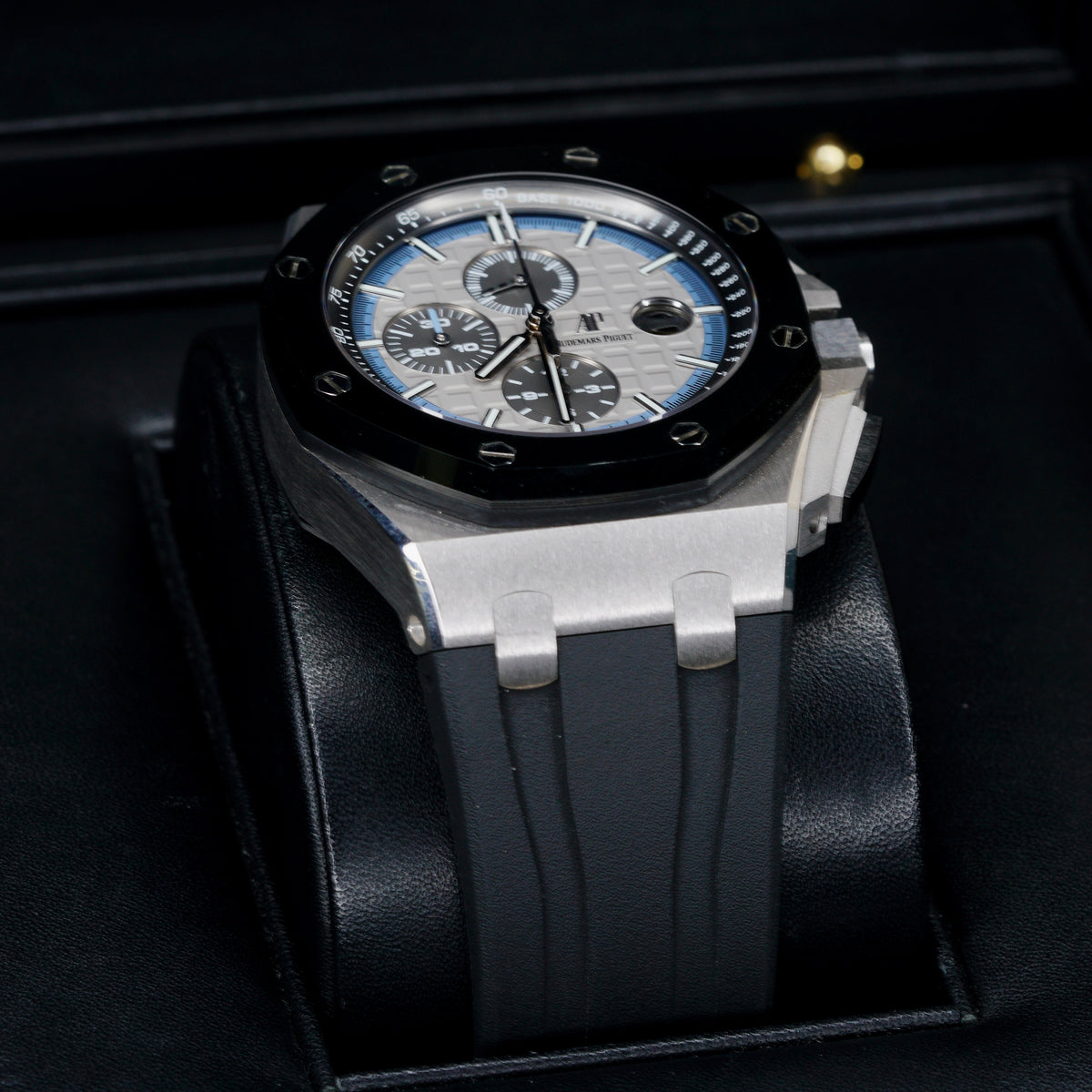 Audemars Piguet Royal Oak Offshore 26417CN.OO.A002CR.01 “JAPAN EDITION” Cream Dial Blue Accents White Gold 44mm