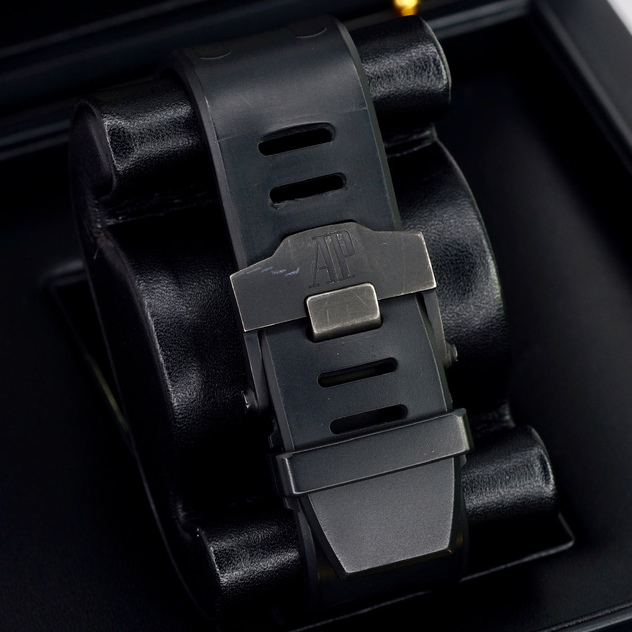 Audemars Piguet Royal Oak Offshore 26062FS.OO.A002CA.01 “TEAM ALINGHI” Carbon Red Accents Rubber Strap 44mm