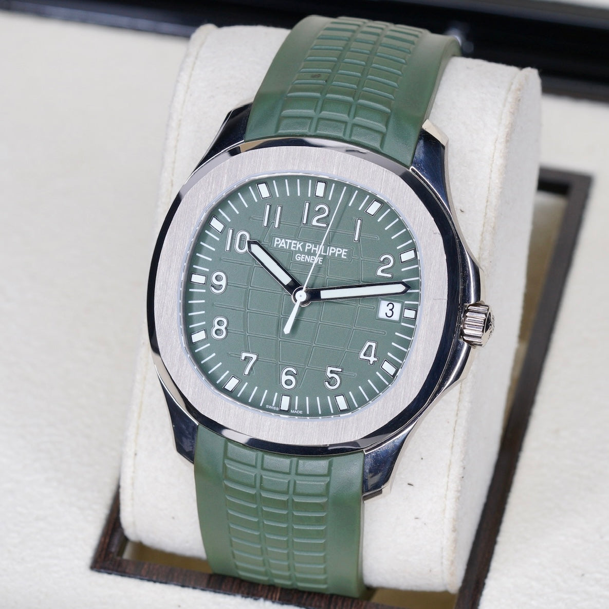 Patek Philippe Aquanaut 5168G-010 ”GREEN AQUA” Khaki Green Dial Green White Gold Tropical Strap 42mm 2021