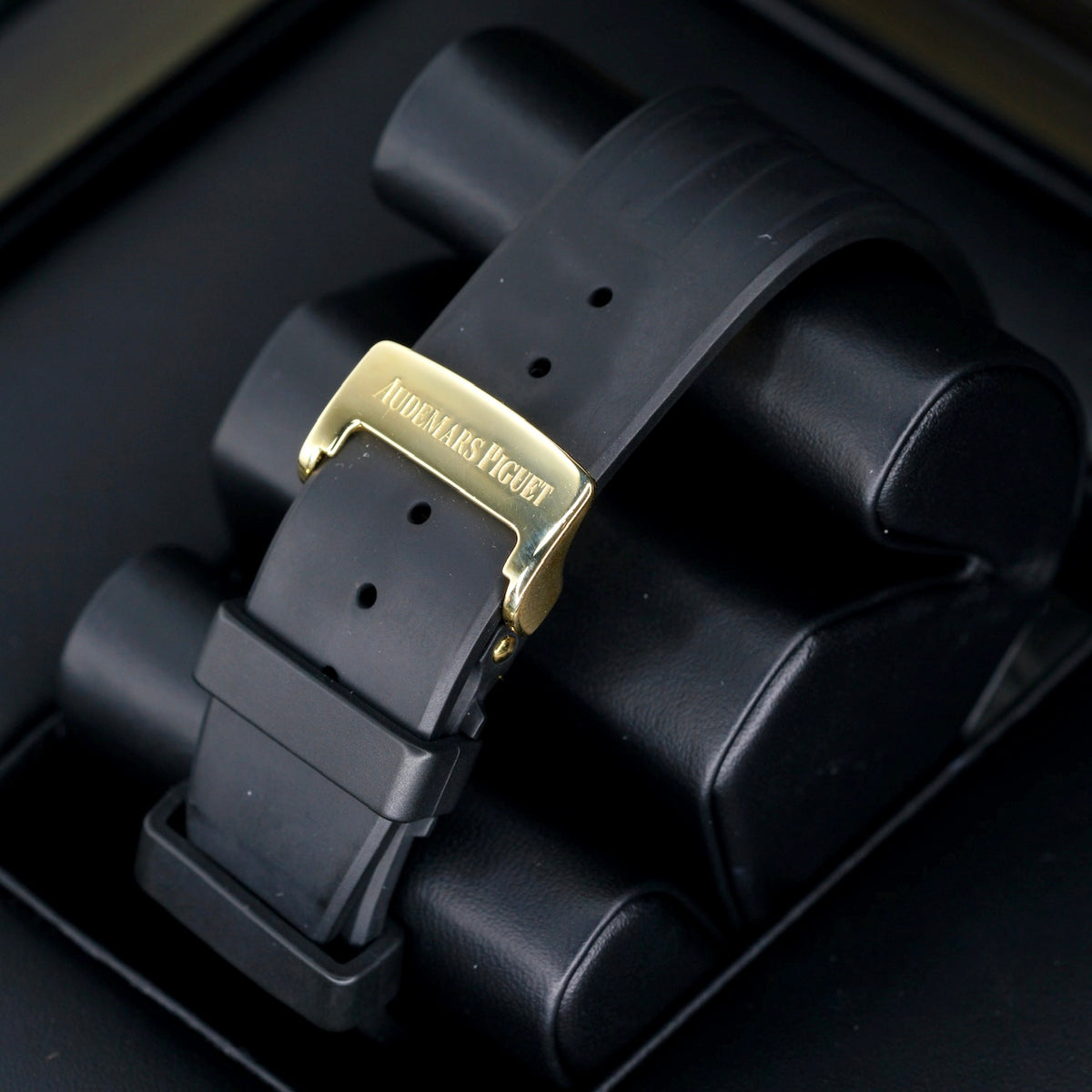 Audemars Piguet Royal Oak 26120BA.OO.D088CR.01 “DUAL TIME” White Dial Yellow Gold AM Rubber Strap 39mm