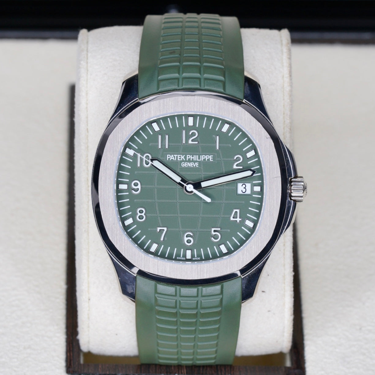 Patek Philippe Aquanaut 5168G-010 ”GREEN AQUA” Khaki Green Dial Green White Gold Tropical Strap 42mm 2021