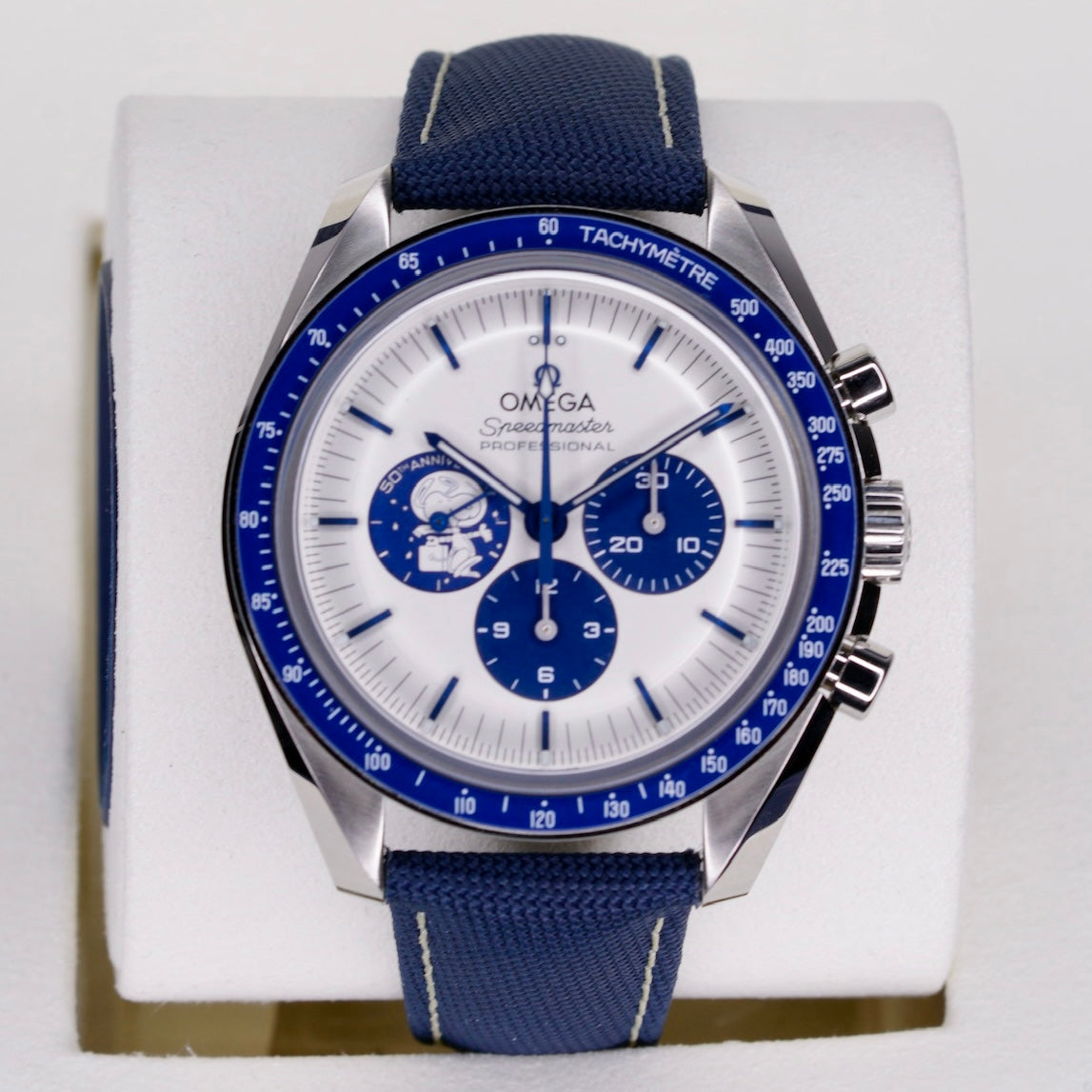 Omega NEW 2026 Speedmaster 310.32.42.50.02.001 “SNOOPY AWARD” White Dial Blue Accents Stainless Steel