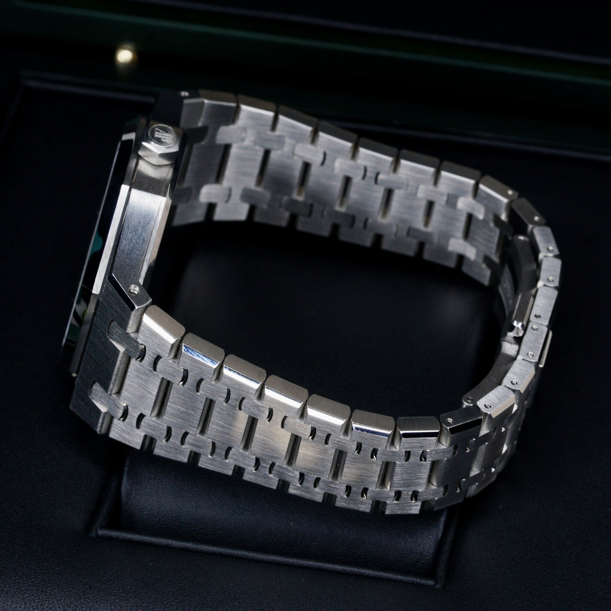 Audemars Piguet Royal Oak 15400ST.OO.1220ST.02 “WHITE OAK” White Dial Stainless Steel 41mm 2016