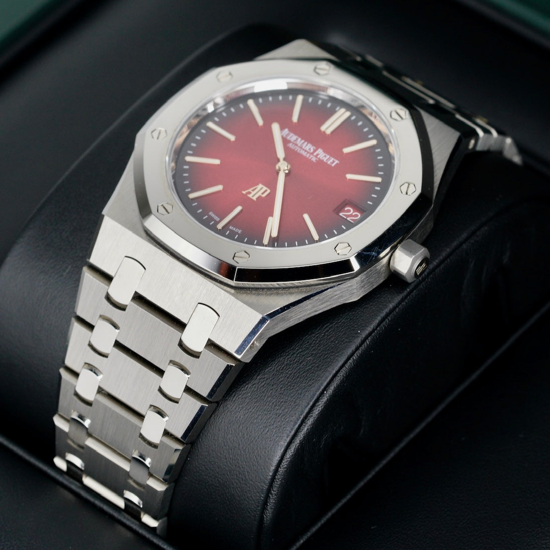Audemars Piguet NEW 2026 Royal Oak “BURGUNDY” Jumbo Extra-thin Titanium 39mm