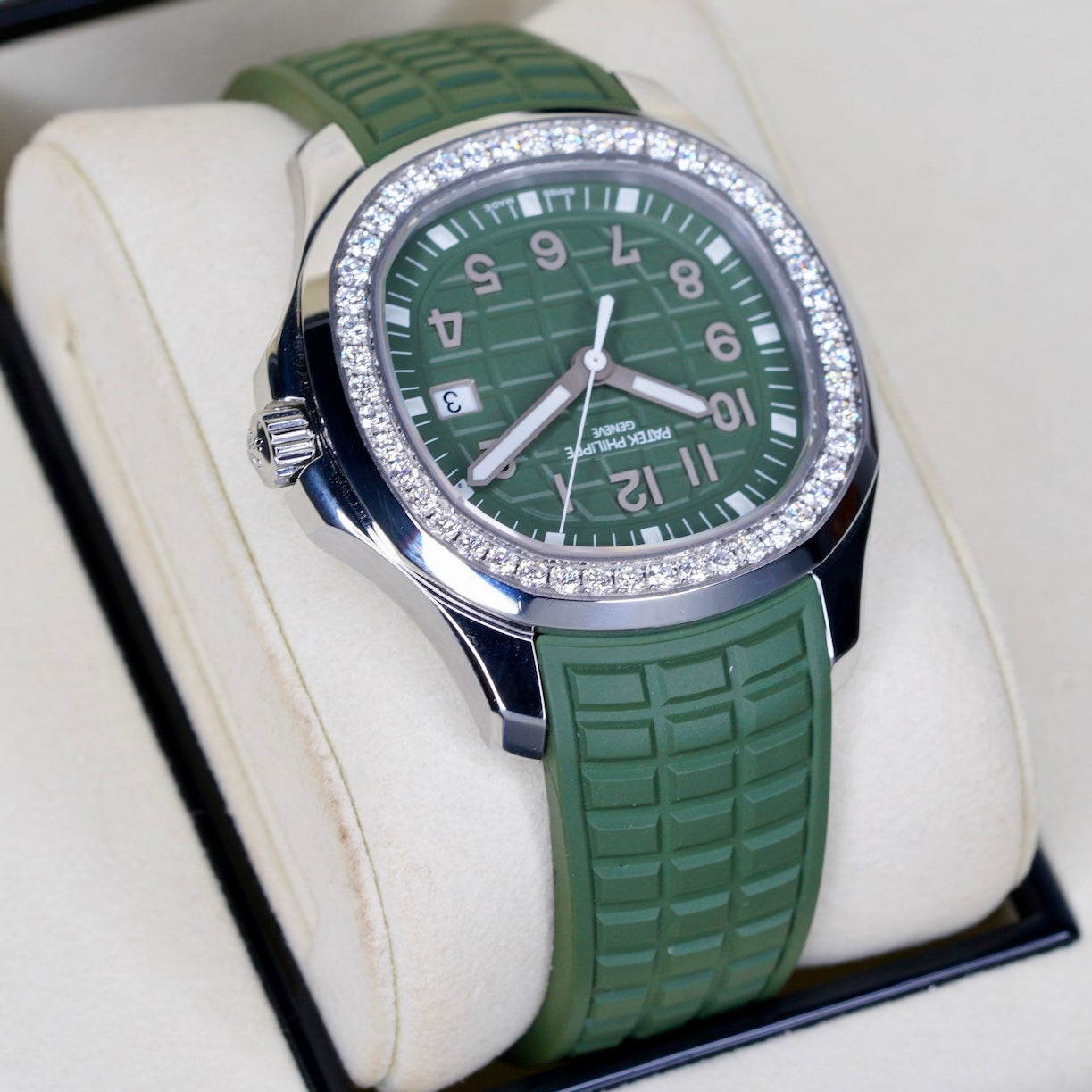 Patek Philippe Aquanaut 5267/200A-011 “LADY DIAMOND” Green Dial Diamond Bezel Tropical Strap 38.8mm 2025