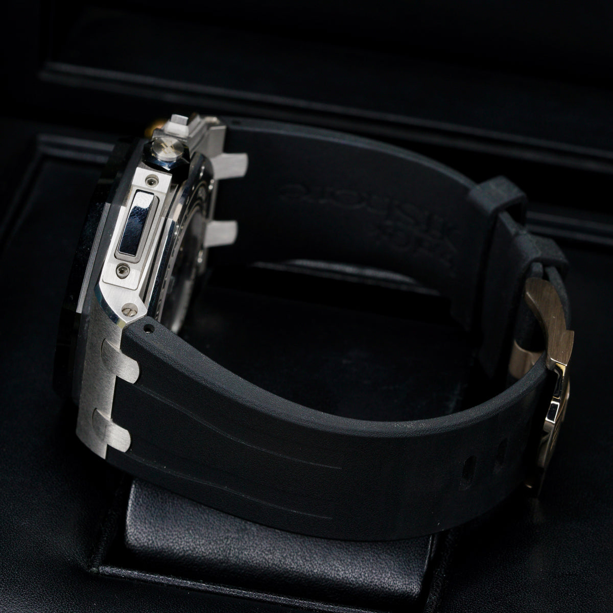 Audemars Piguet Royal Oak Offshore 26417CN.OO.A002CR.01 “JAPAN EDITION” Cream Dial Blue Accents White Gold 44mm