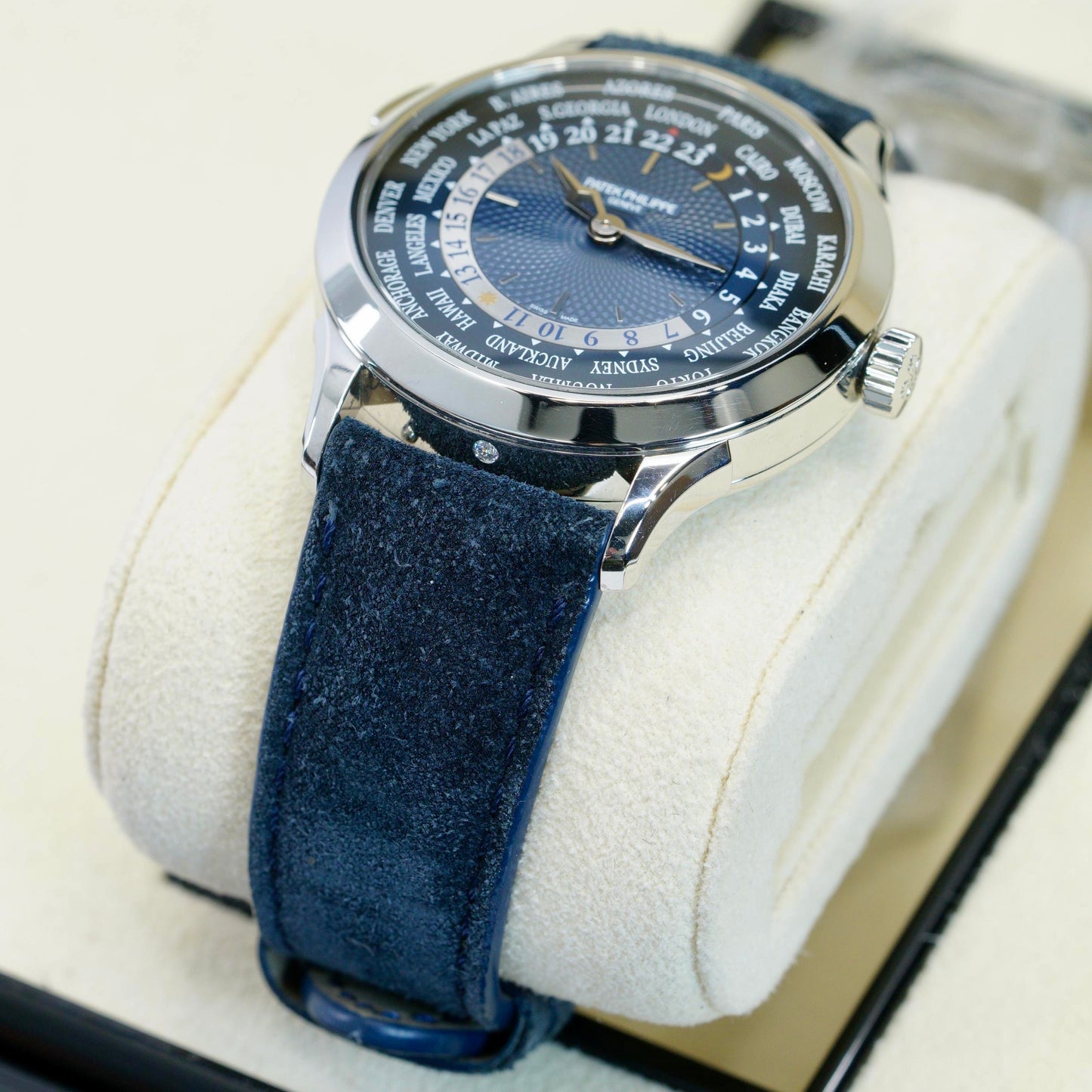 Patek Philippe World Time 5230P-001 Platinum Blue Dial Blue Calfskin Strap 38,5mm