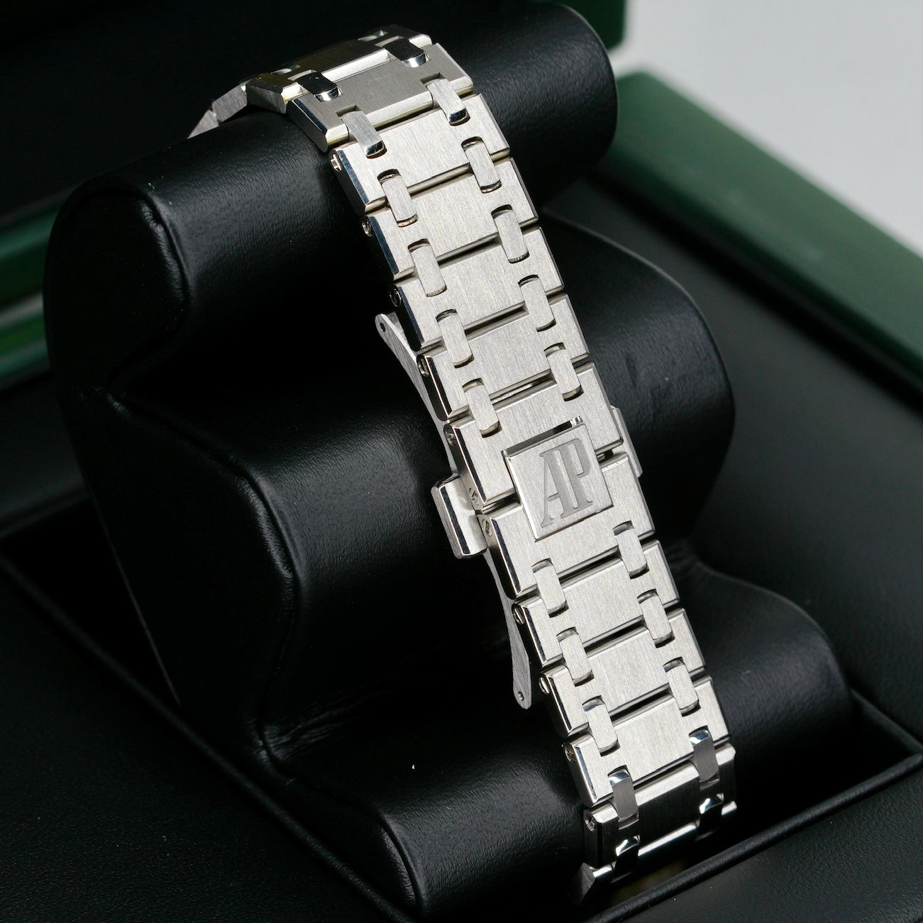 Audemars Piguet Royal Oak 15202ST.OO.1240ST.01 “JUMBO” Blue Dial Stainless Steel 39mm