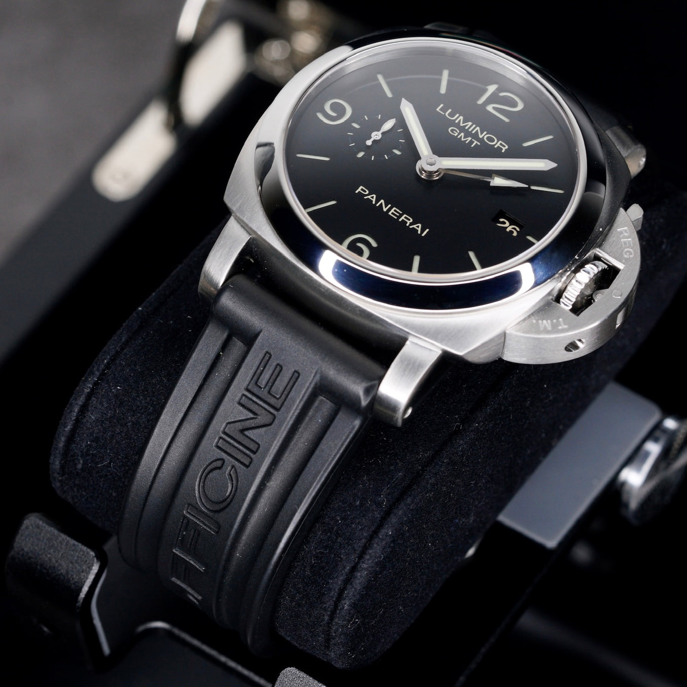 Panerai Luminor 1950 PAM 00320 Black Dial Stainless Steel Rubber Strap