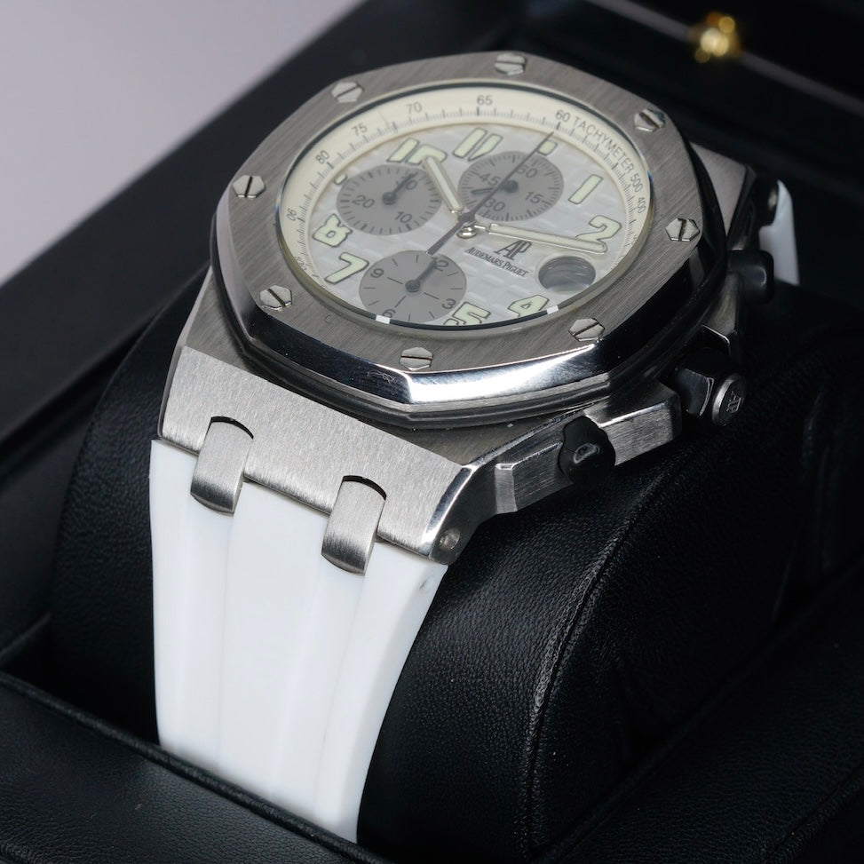 Audemars Piguet Royal Oak Offshore 25940SK.OO.D002CA.02.A “RUBBER CLAD” White Dial Stainless Steel White Rubber Strap 42mm
