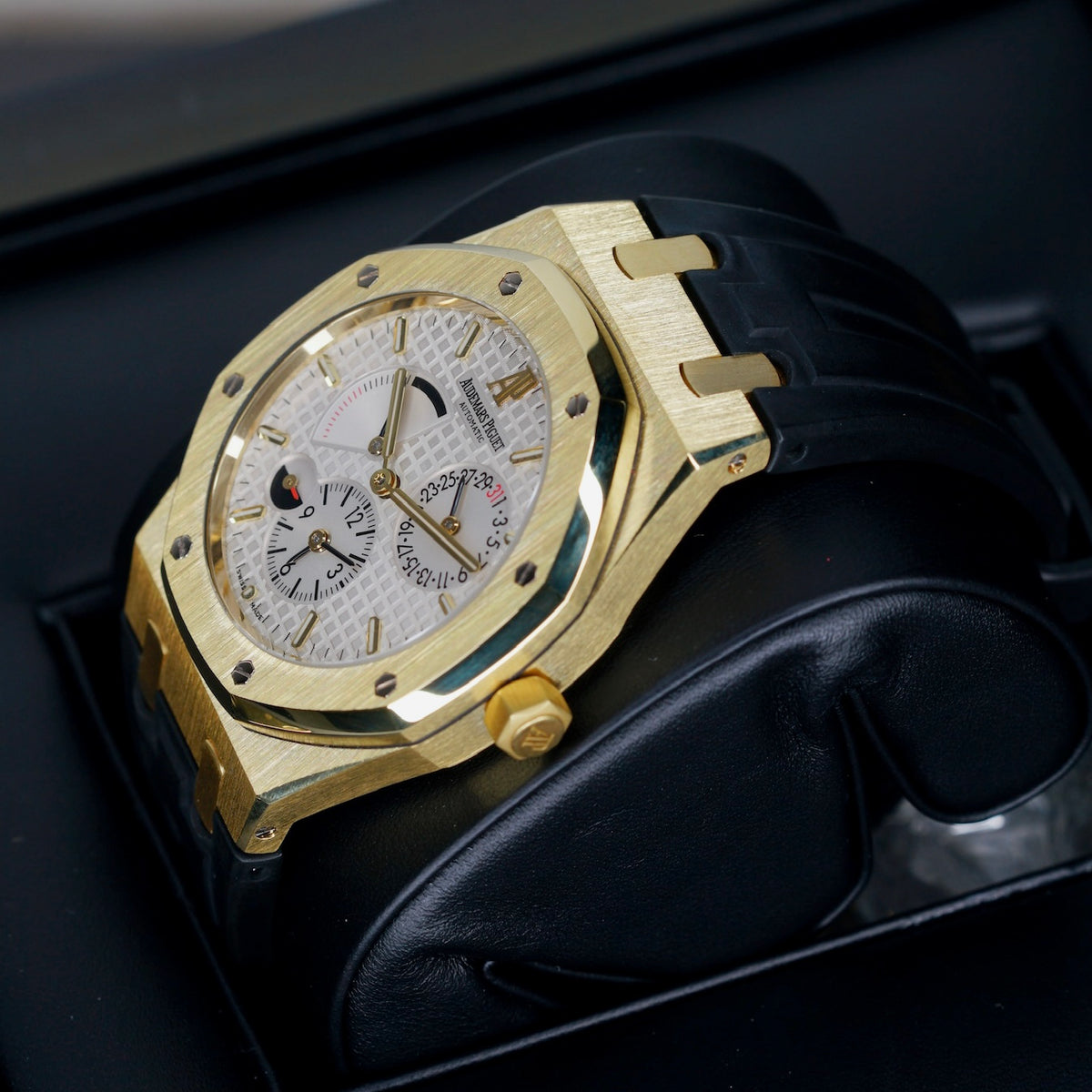 Audemars Piguet Royal Oak 26120BA.OO.D088CR.01 “DUAL TIME” White Dial Yellow Gold AM Rubber Strap 39mm