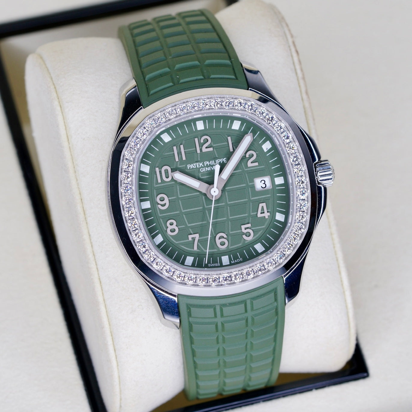 Patek Philippe Aquanaut 5267/200A-011 “LADY DIAMOND” Green Dial Diamond Bezel Tropical Strap 38.8mm 2025