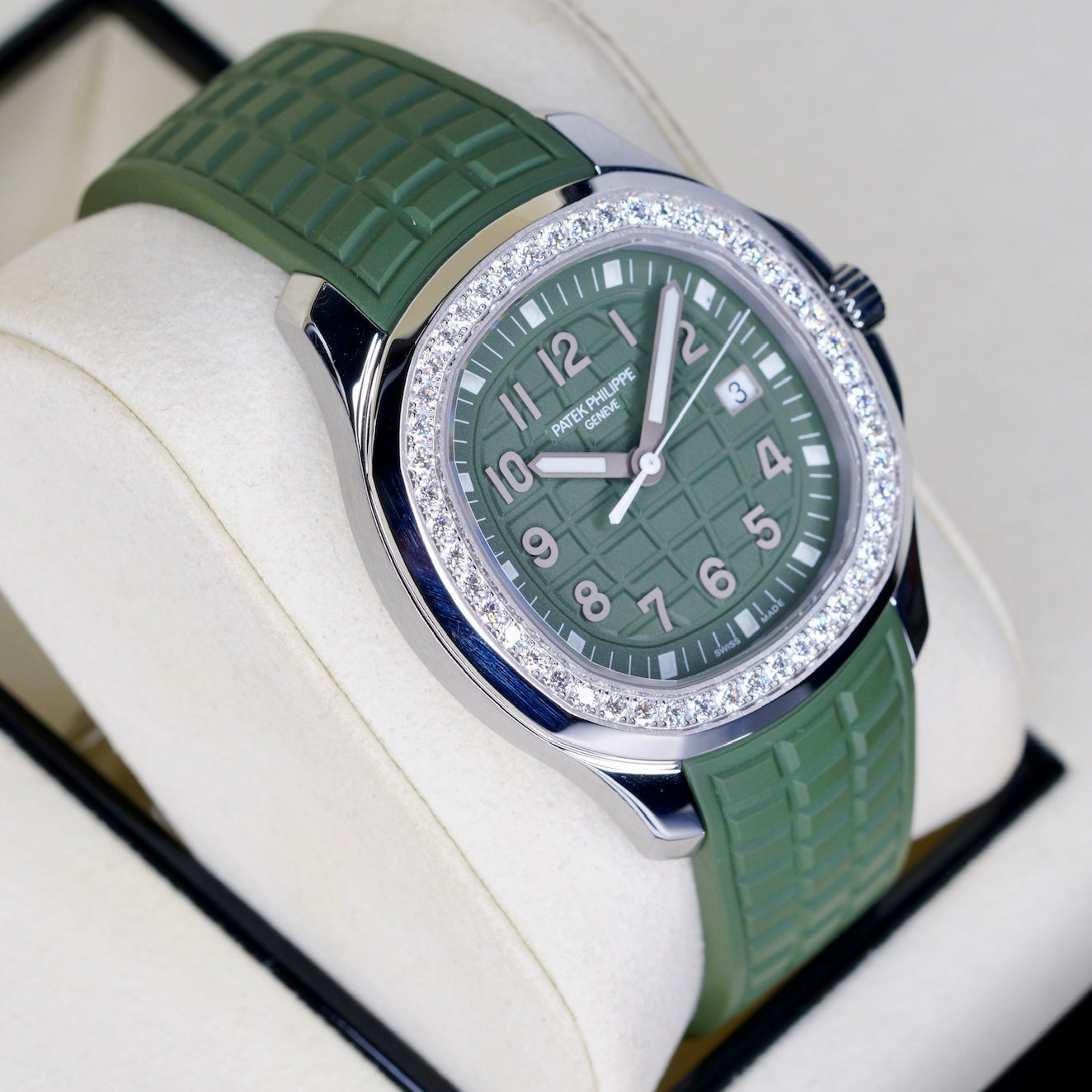 Patek Philippe Aquanaut 5267/200A-011 “LADY DIAMOND” Green Dial Diamond Bezel Tropical Strap 38.8mm 2025