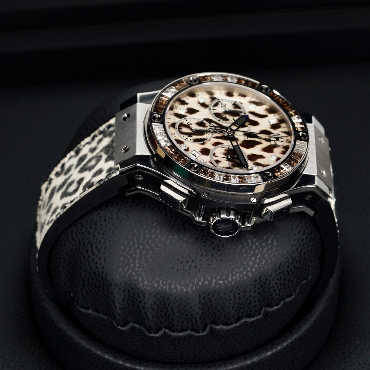 Hublot Big Bang 341.CW.7717.NR.1977  “SNOW LEOPARD” White Leopard Dial Diamond Bezel Leopard Strap 41mm