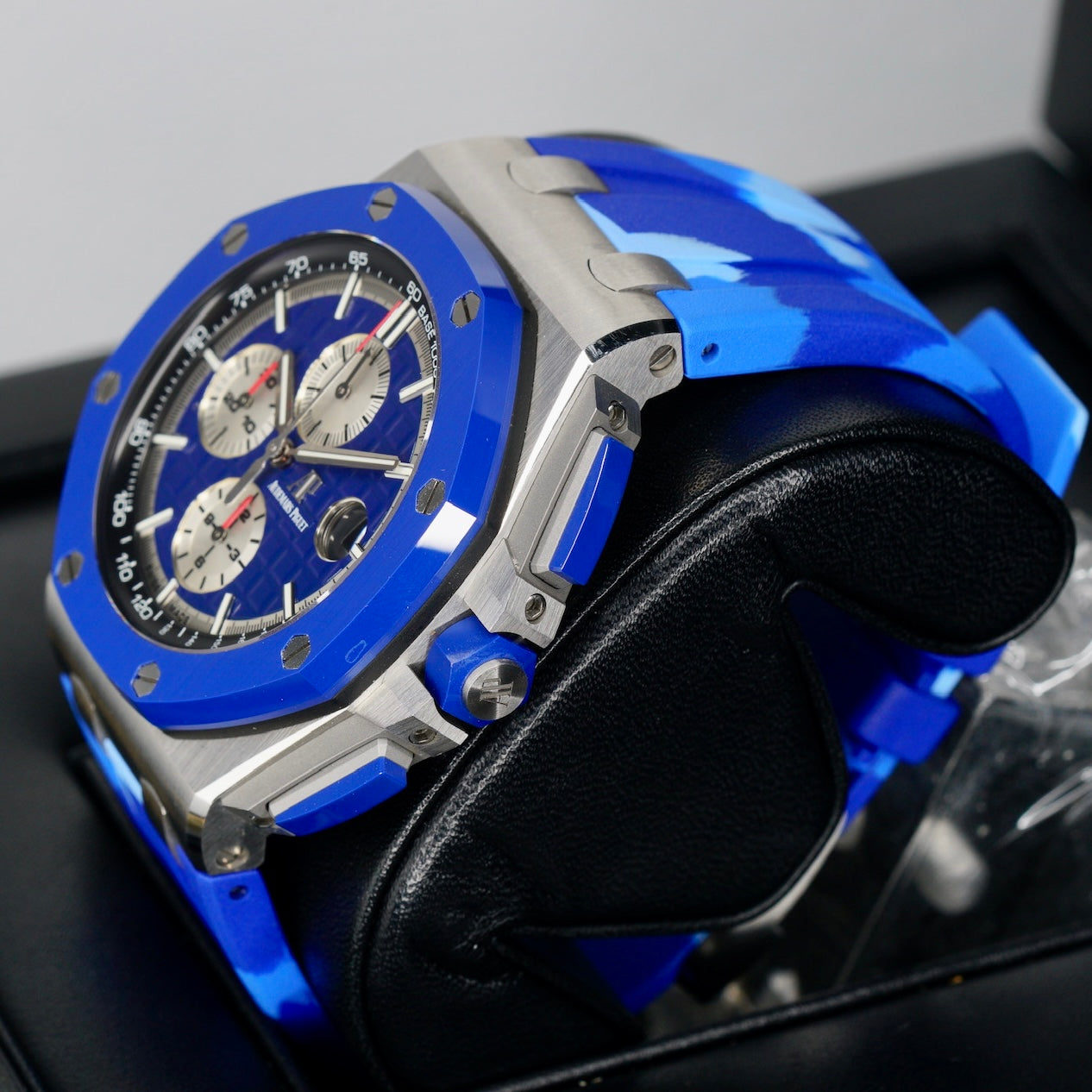 Audemars Piguet Royal Oak Offshore 26400SO.OO.A335CA.01 “BLUE CAMO” Blue Dial Ceramic Blue Bezel Stainless Steel Chronograph 44mm