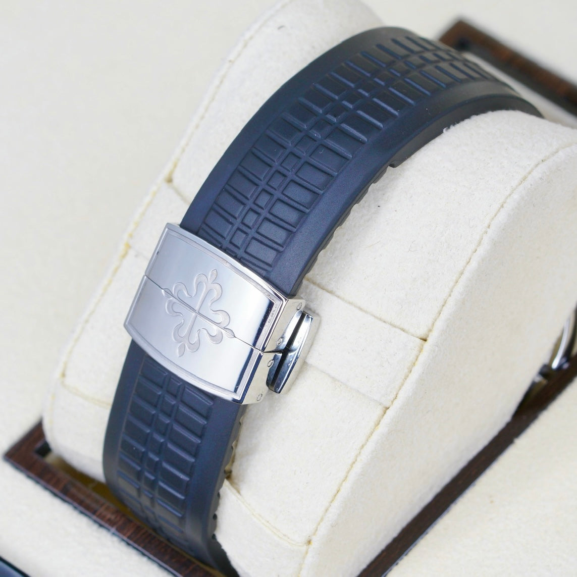 Patek Philippe Aquanaut 5164A-001 “BLACK TRAVEL TIME” Black Smoked Dial Stainless Steel Tropical Strap 40.8mm 2020