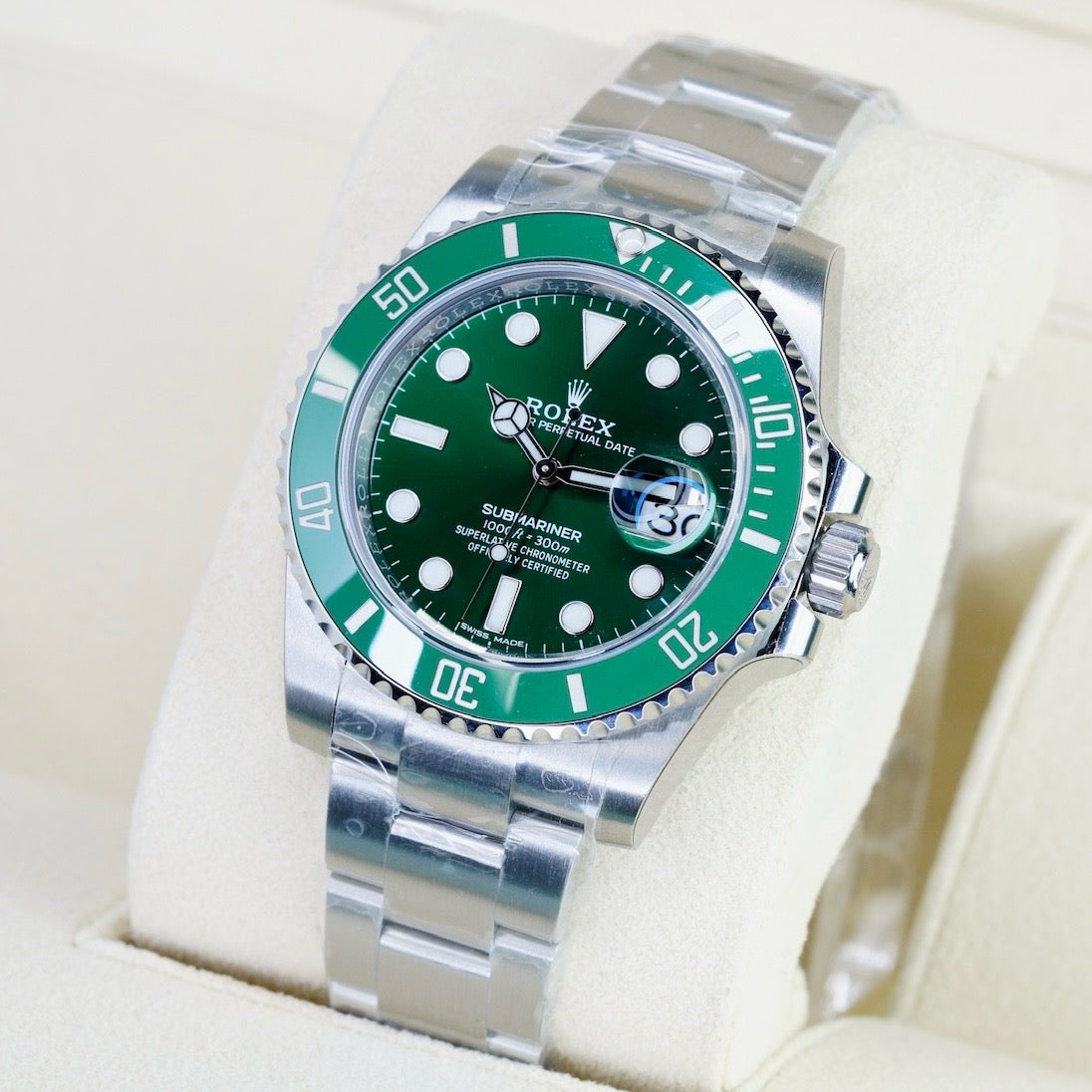 Rolex NEW OLD STOCK Submariner Date 116610LV “HULK” Green Dial & Bezel Stainless Steel 40mm 2019