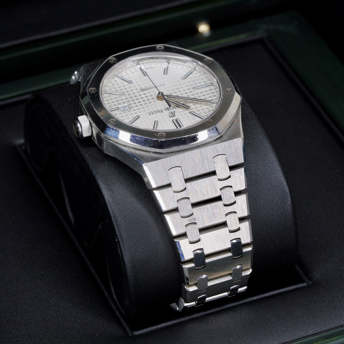Audemars Piguet Royal Oak 15400ST.OO.1220ST.02 “WHITE OAK” White Dial Stainless Steel 41mm 2016
