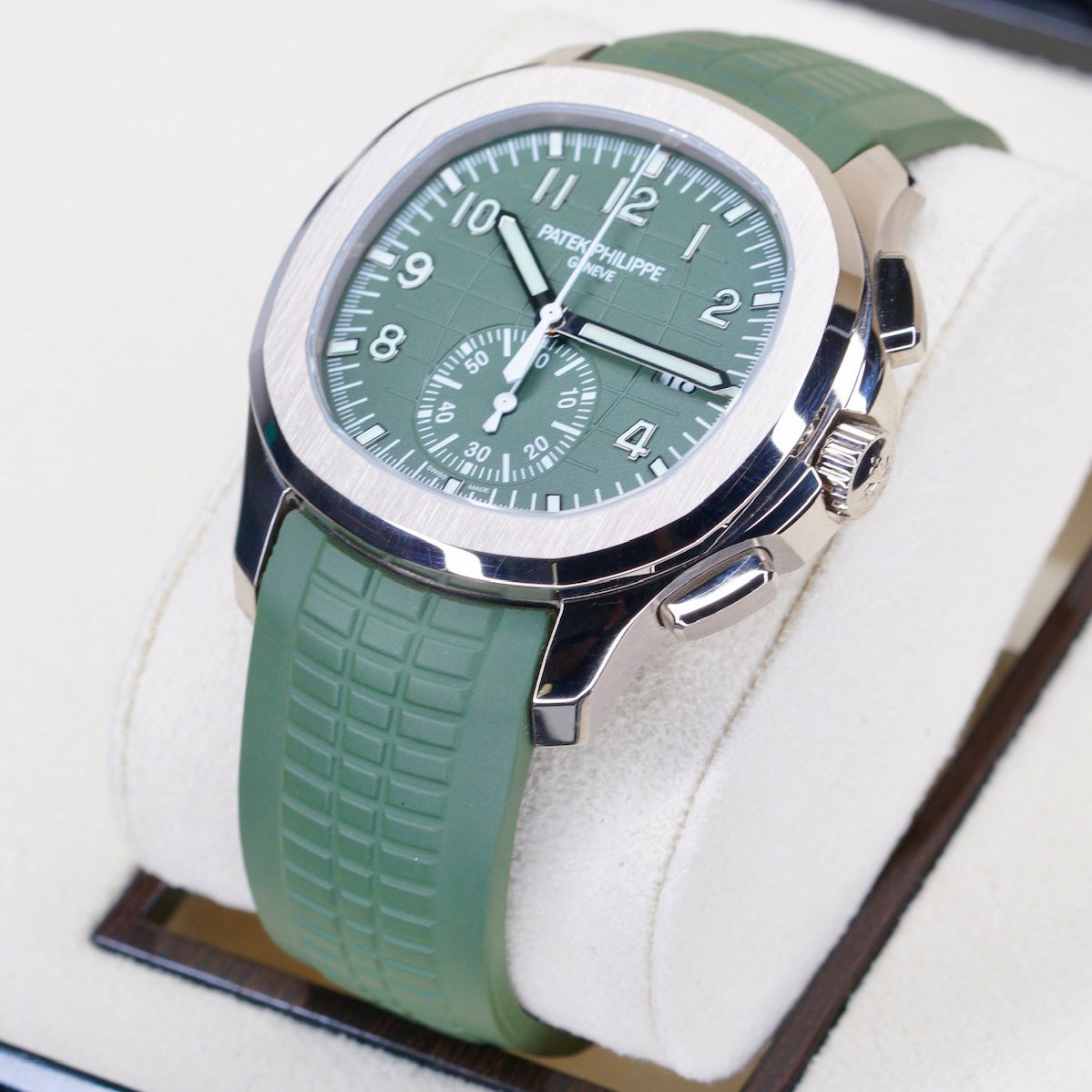 Patek Philippe Aquanaut 5968G-010 “GREEN TRAVEL AQUA” Green Kaki Dial White Gold Tropical Strap 42.2mm 2021