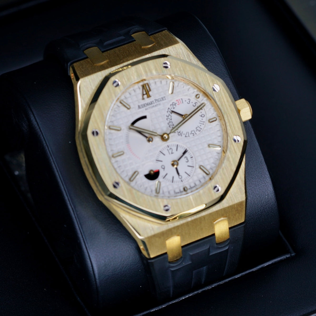 Audemars Piguet Royal Oak 26120BA.OO.D088CR.01 “DUAL TIME” White Dial Yellow Gold AM Rubber Strap 39mm