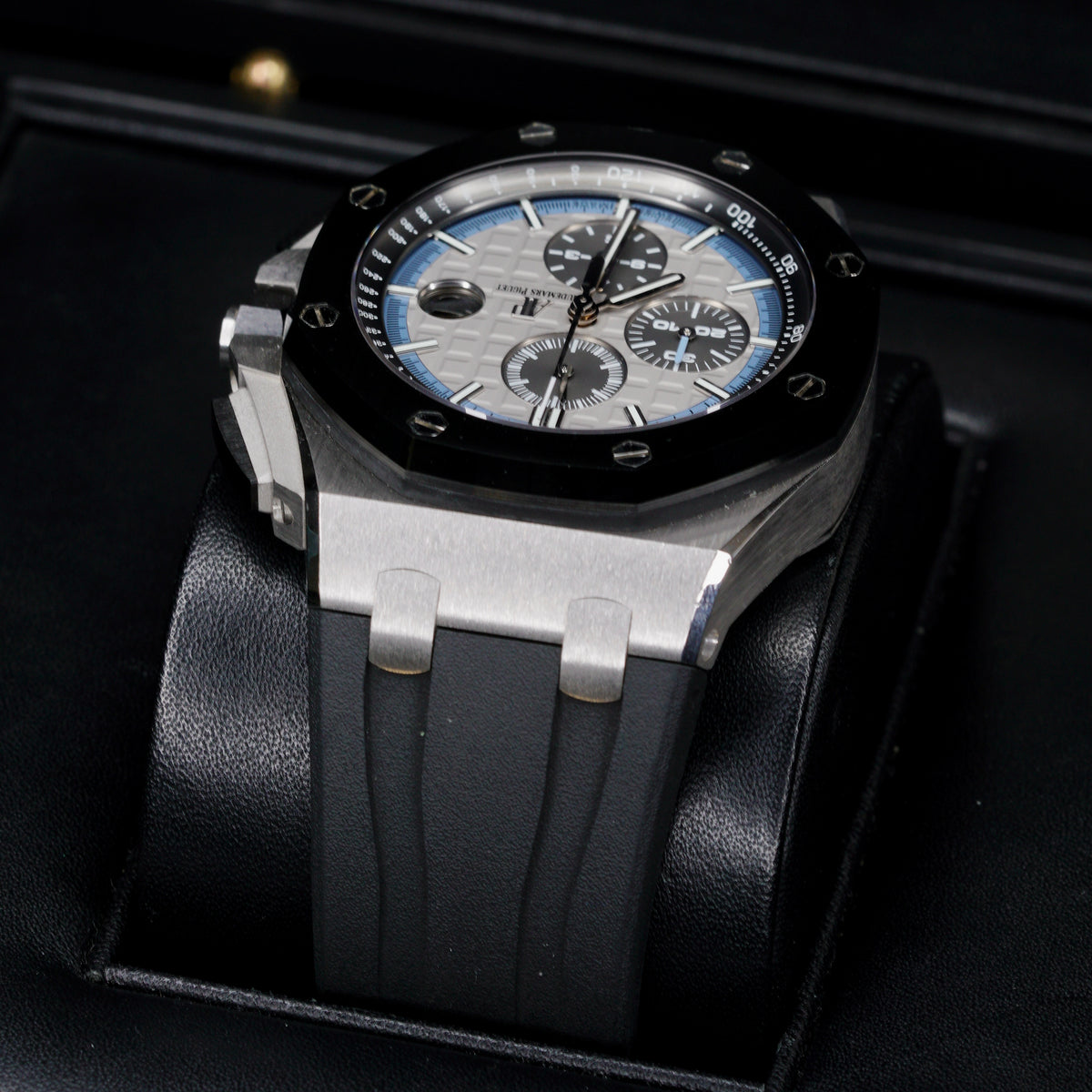 Audemars Piguet Royal Oak Offshore 26417CN.OO.A002CR.01 “JAPAN EDITION” Cream Dial Blue Accents White Gold 44mm