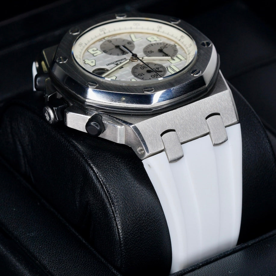 Audemars Piguet Royal Oak Offshore 25940SK.OO.D002CA.02.A “RUBBER CLAD” White Dial Stainless Steel White Rubber Strap 42mm