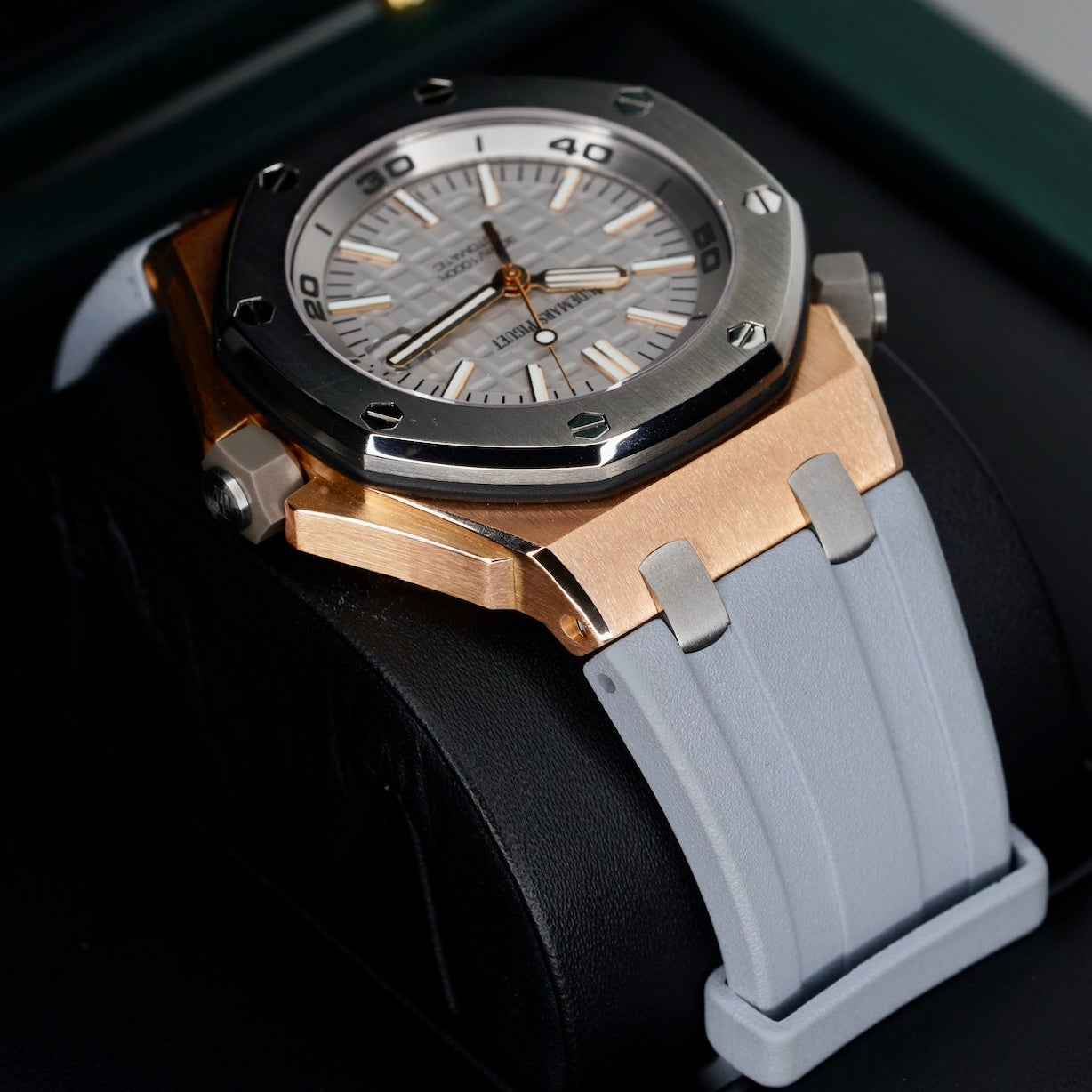 Audemars Piguet Royal Oak Offshore Diver 15711OI.OO.A006CA.01 “JAPAN EDITION” Grey Dial Rose Gold Rubber Strap 42mm