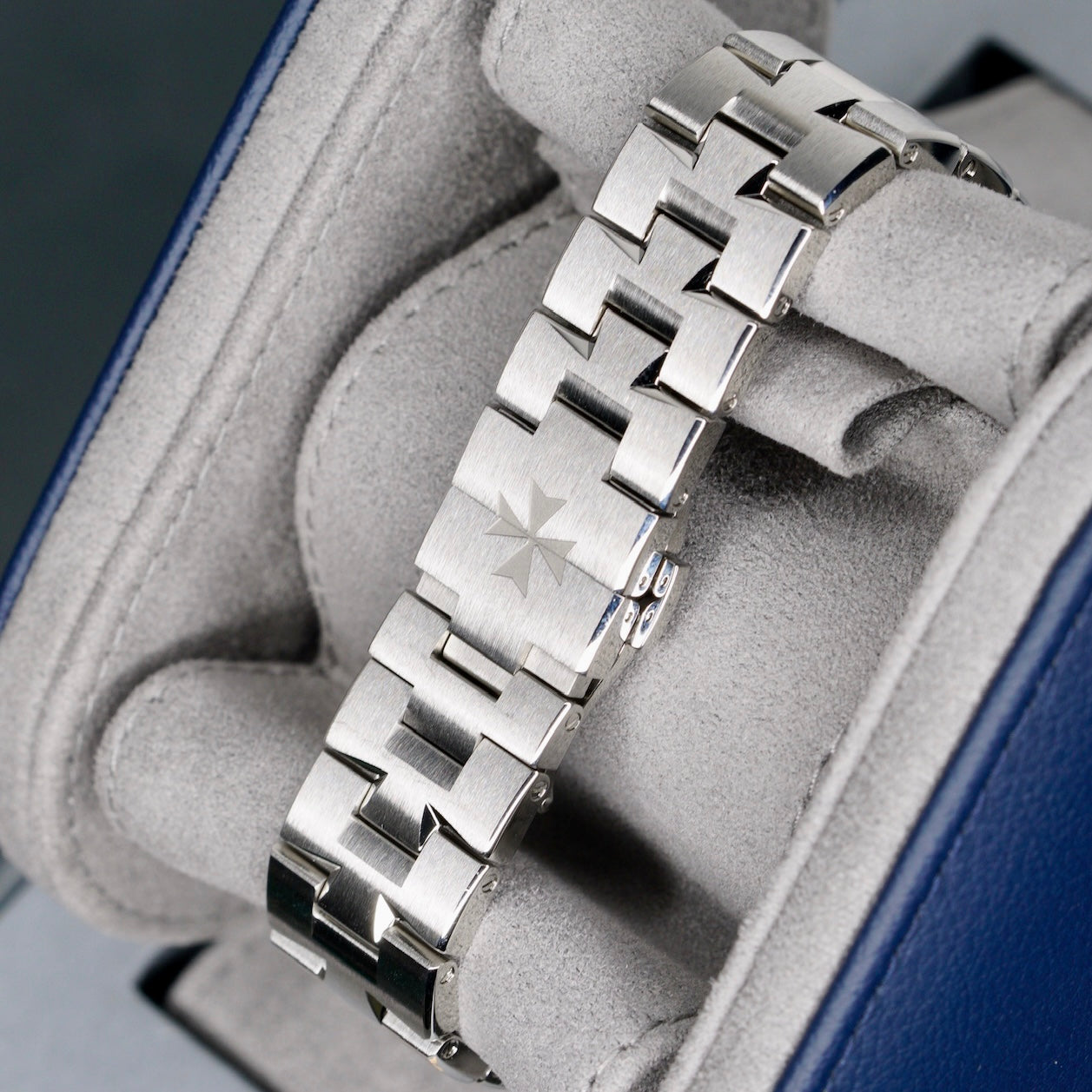 Vacheron Constantin Overseas 5520V/210A-B148 “BLUE SEA” Blue Dial Stainless Steel Chronograph 42.5mm 2026