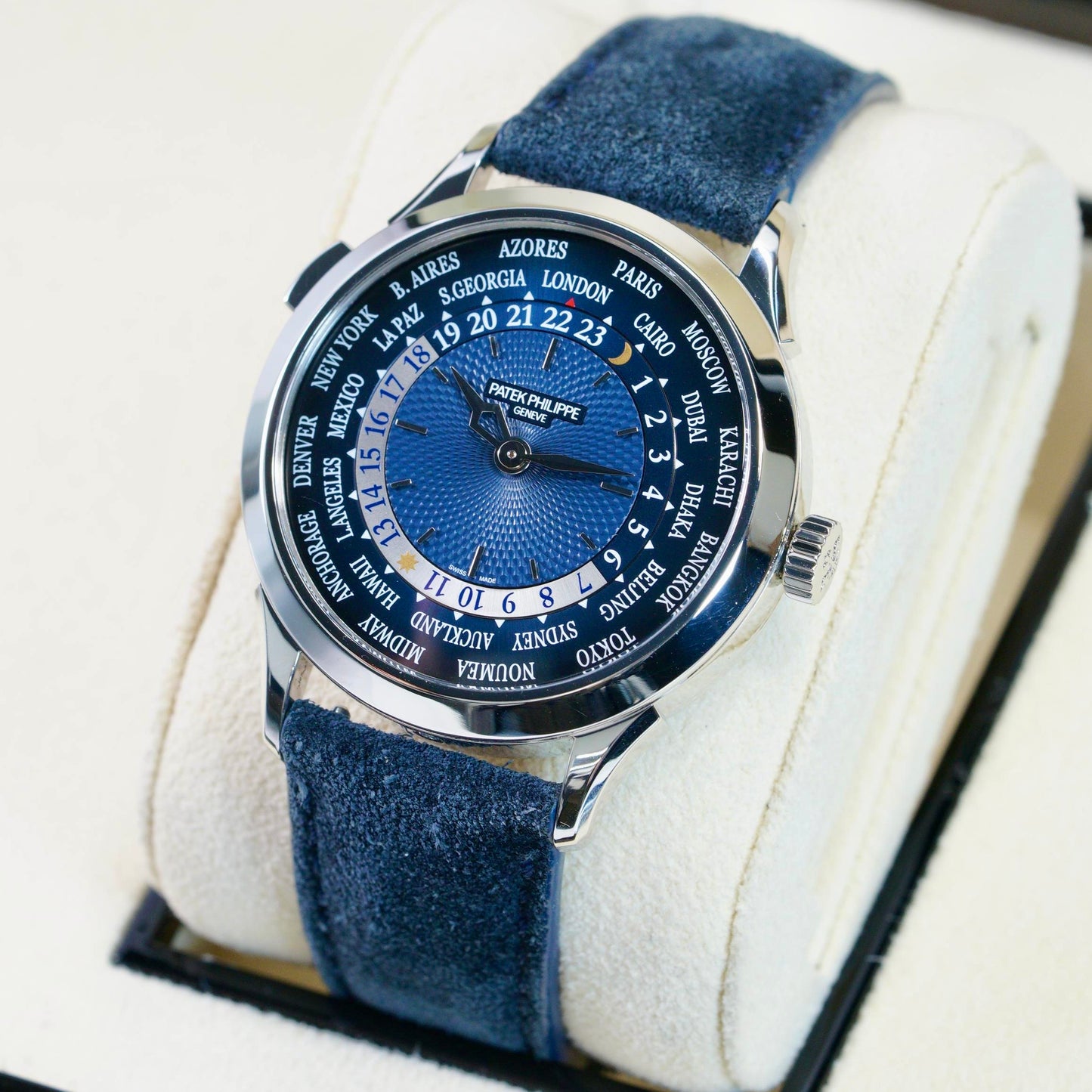 Patek Philippe World Time 5230P-001 Platinum Blue Dial Blue Calfskin Strap 38,5mm