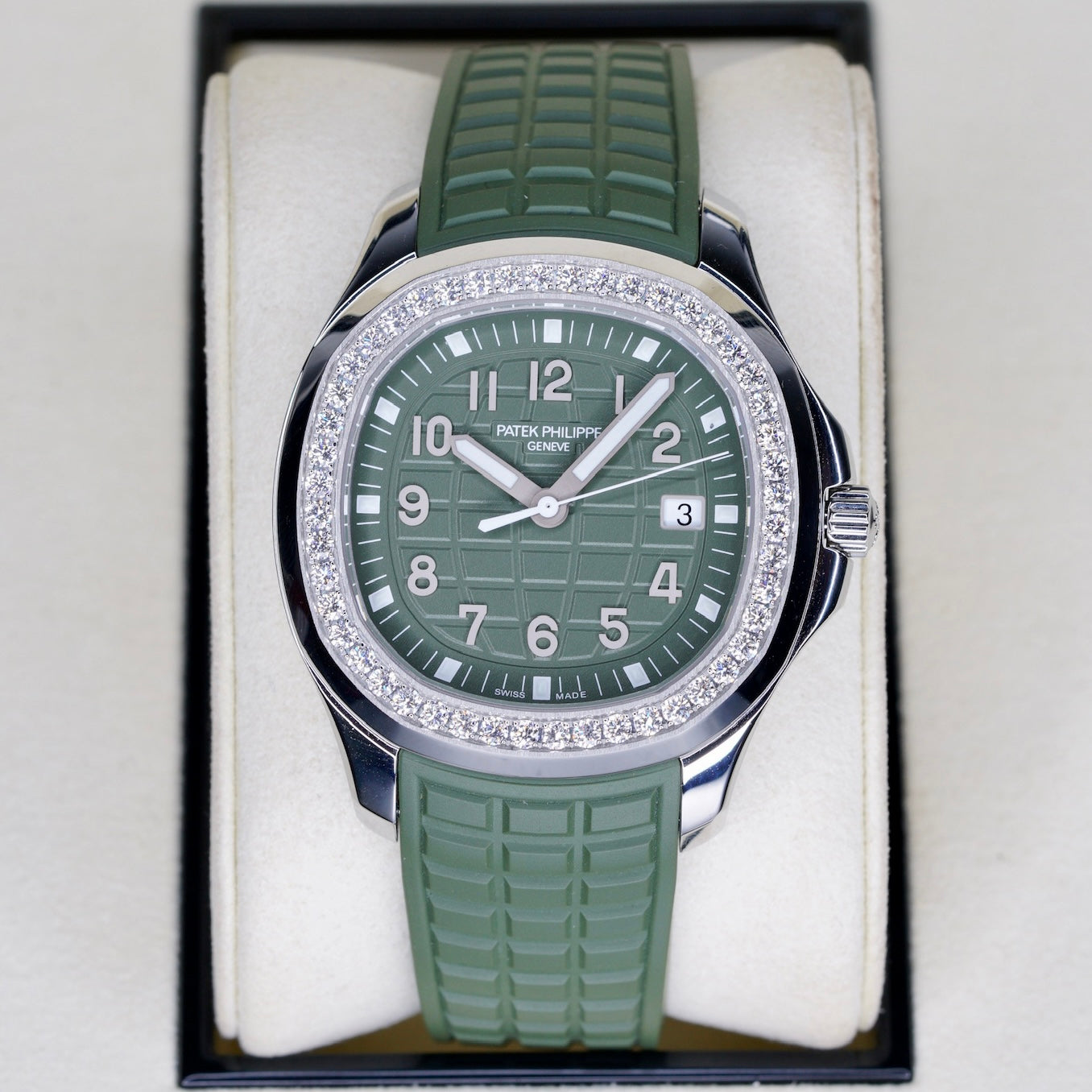 Patek Philippe Aquanaut 5267/200A-011 “LADY DIAMOND” Green Dial Diamond Bezel Tropical Strap 38.8mm 2025