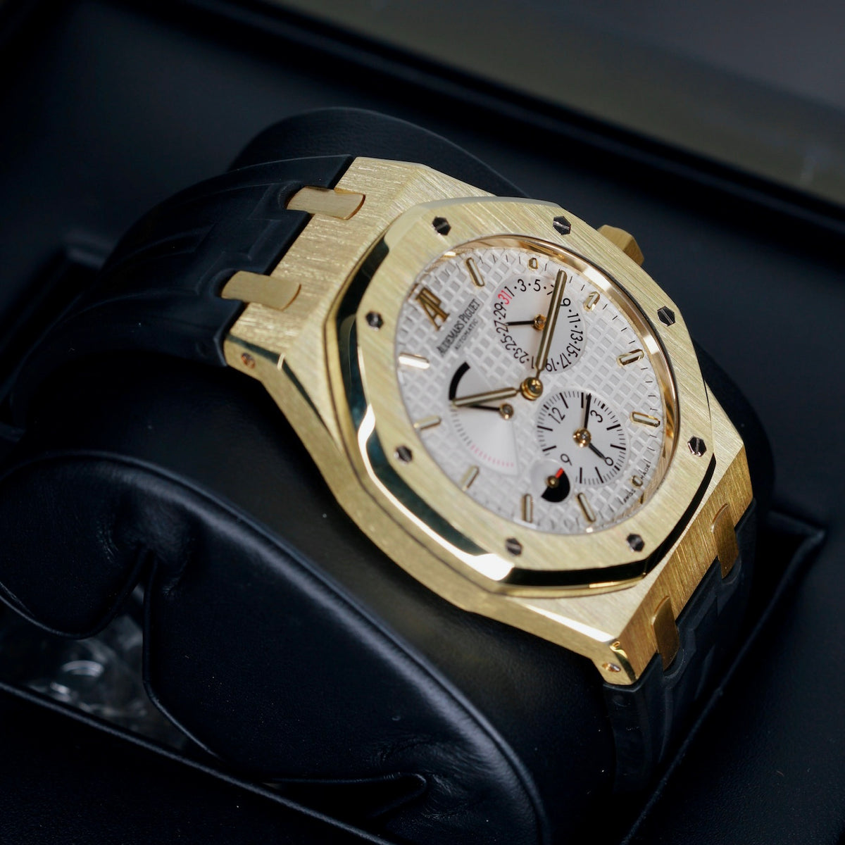 Audemars Piguet Royal Oak 26120BA.OO.D088CR.01 “DUAL TIME” White Dial Yellow Gold AM Rubber Strap 39mm
