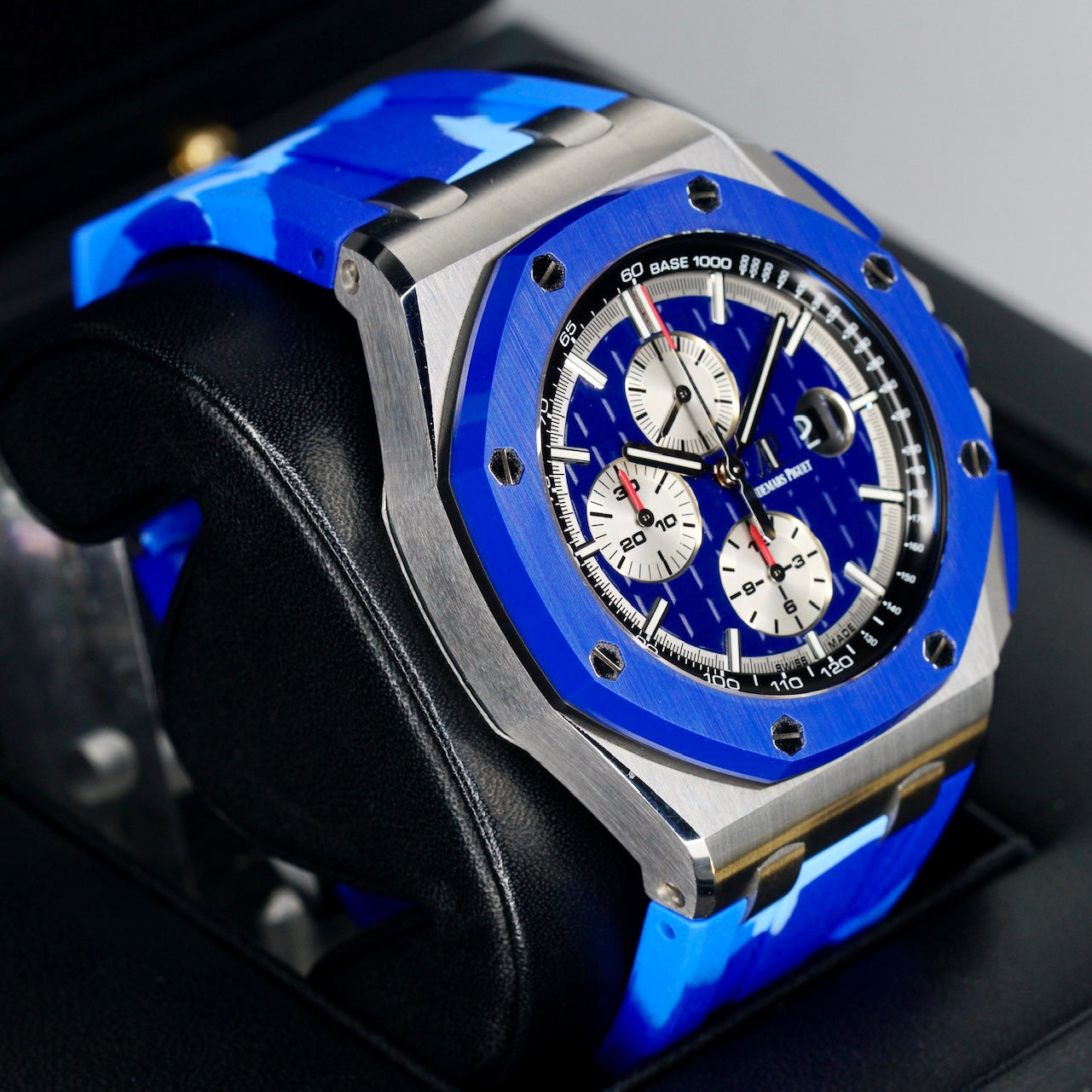 Audemars Piguet Royal Oak Offshore 26400SO.OO.A335CA.01 “BLUE CAMO” Blue Dial Ceramic Blue Bezel Stainless Steel Chronograph 44mm