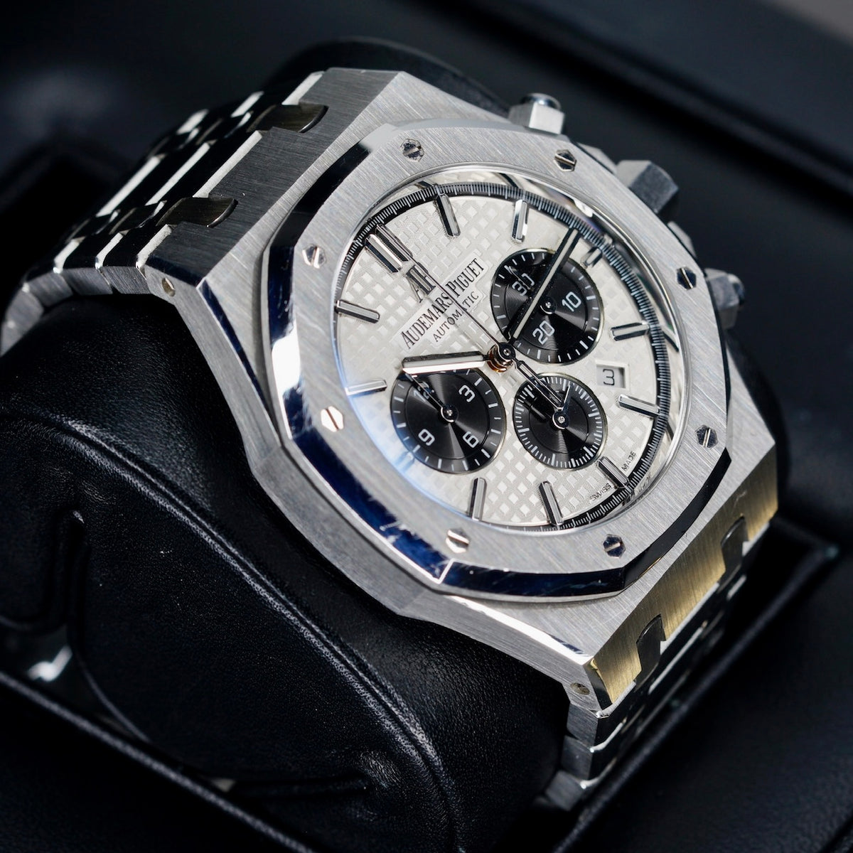 Audemars Piguet Royal Oak 26331ST.OO.1220ST.03 “PANDA” White Dial Black Sub Dials Stainless Steel 41mm