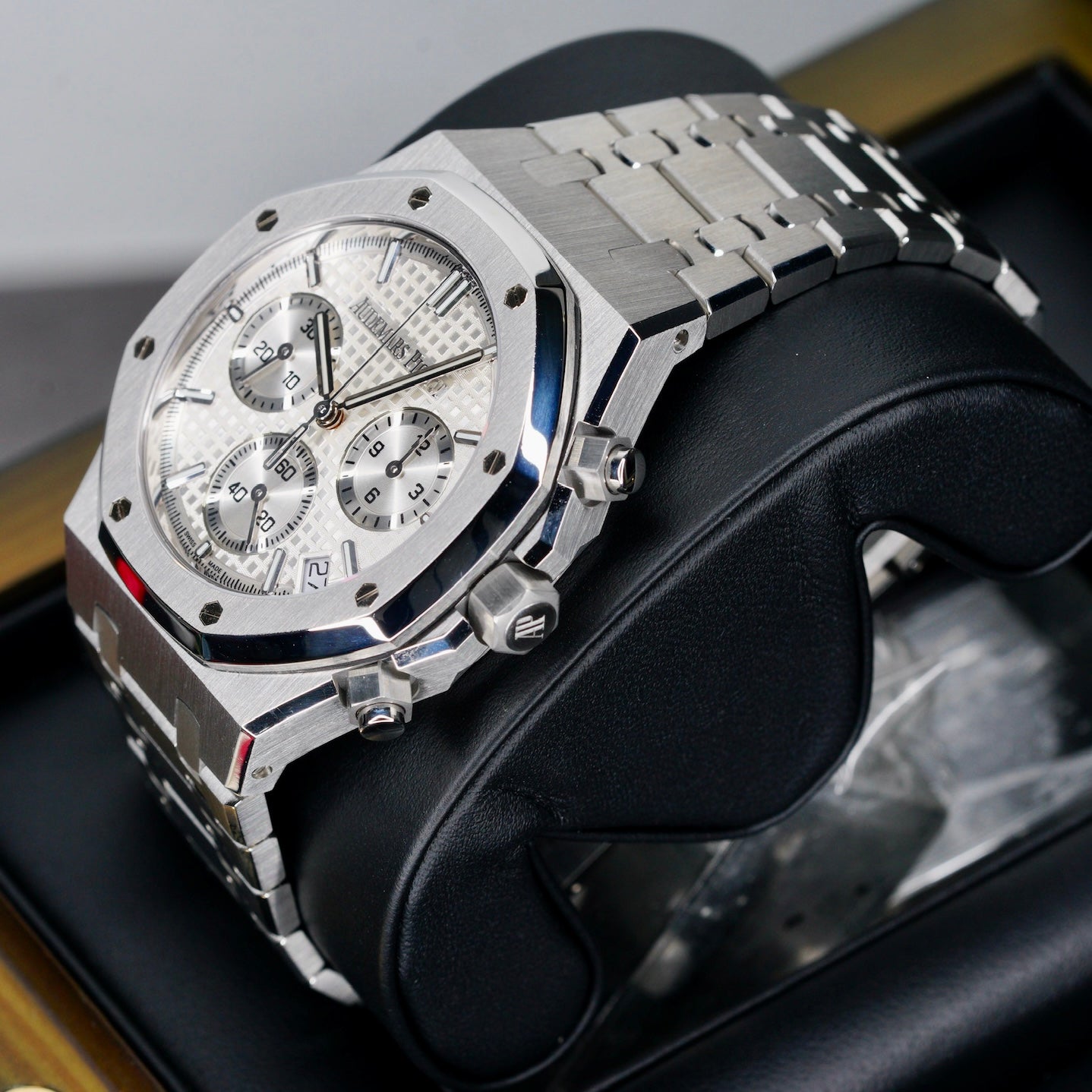 Audemars Piguet Royal Oak 26240ST White Dial Stainless Steel Chronograph 41mm