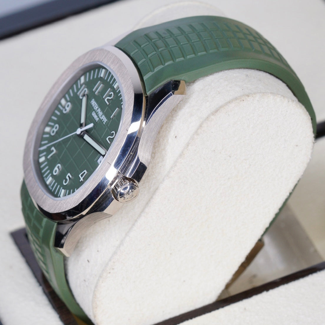 Patek Philippe Aquanaut 5168G-010 ”GREEN AQUA” Khaki Green Dial Green White Gold Tropical Strap 42mm 2021