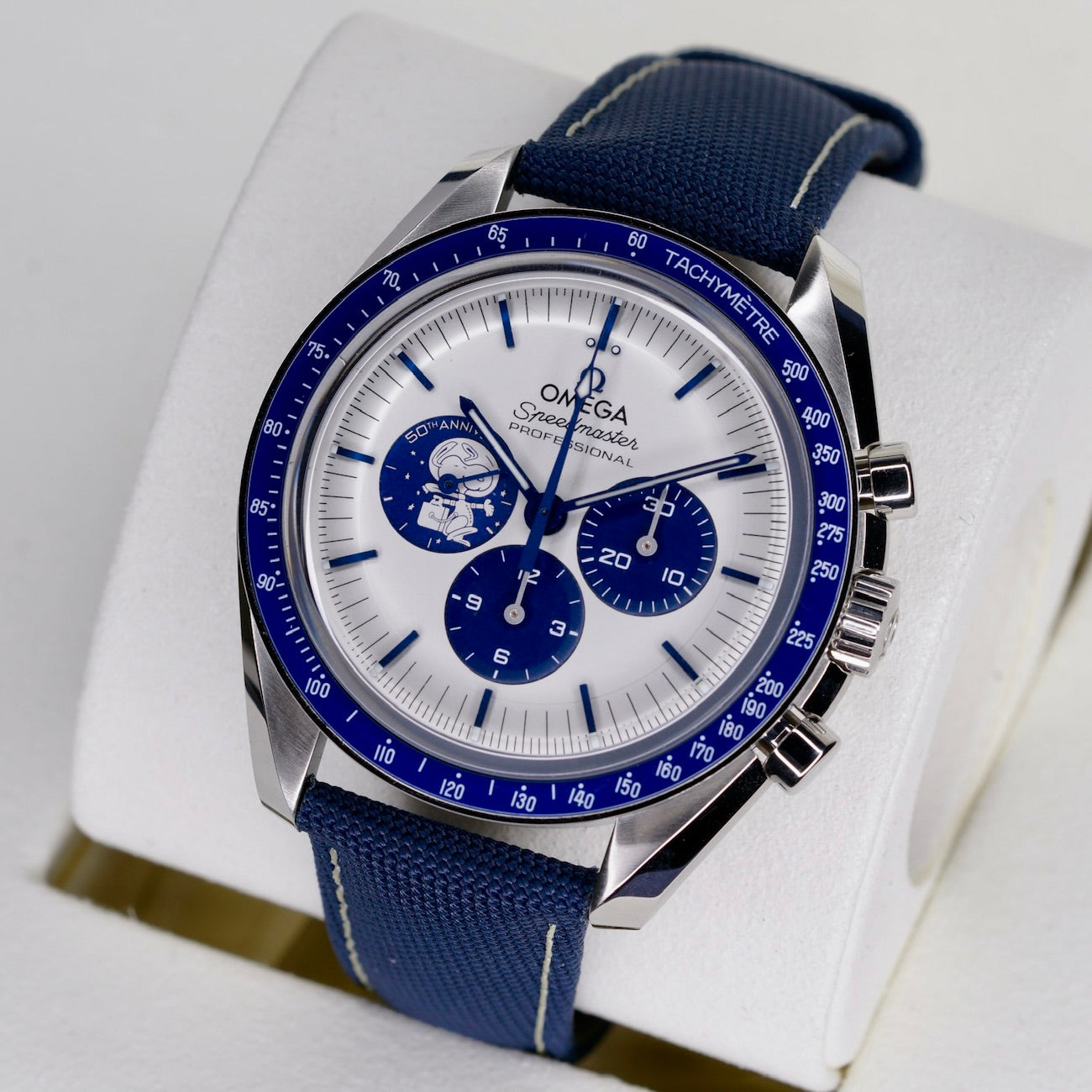 Omega NEW 2026 Speedmaster 310.32.42.50.02.001 “SNOOPY AWARD” White Dial Blue Accents Stainless Steel