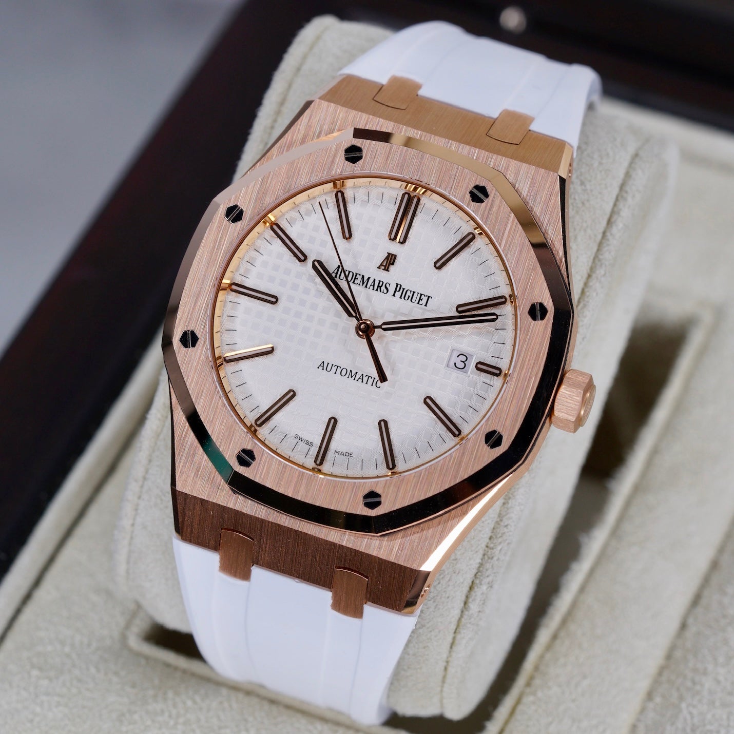 Audemars Piguet Royal Oak 15400OR.OO.D088cCR.01 White Dial Rose Gold White Leather Strap 41mm 2015